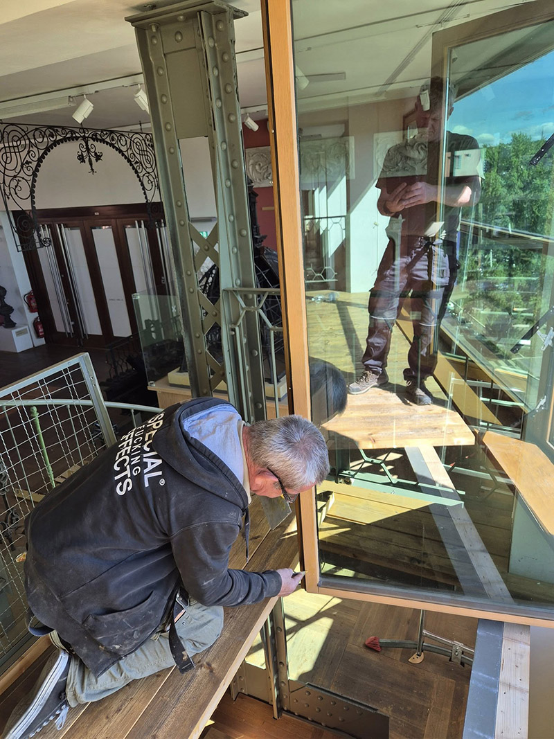 oprava laku dřevěných eurooken v technickém muzeu