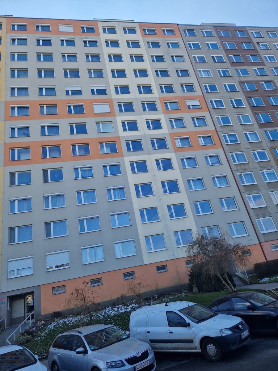 Hromadný servis oken v panelovém domě